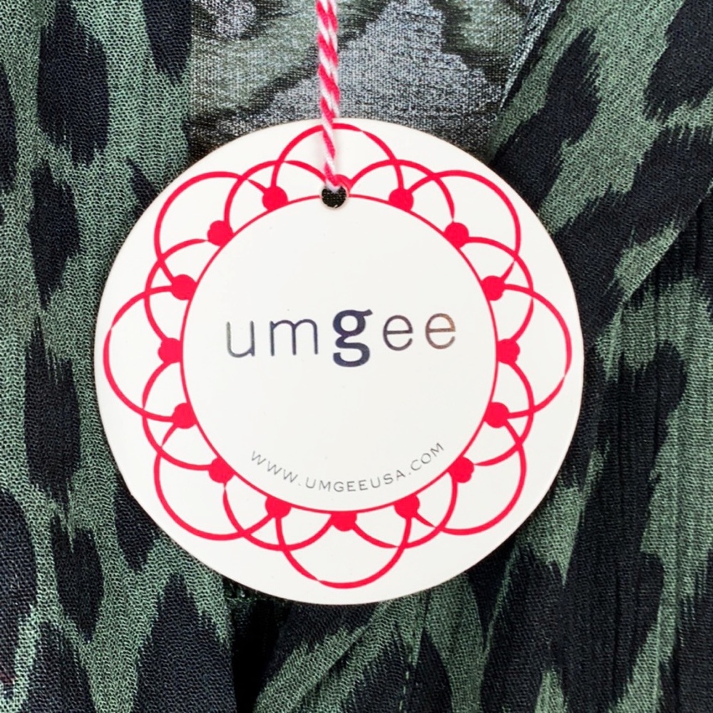 UMGEE Animal Print V-Neck Collar Tunic--Only Small  Left - Picture 10 of 11